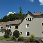 Grosse Gruppenunterkunft Im Nationalpark Eifel Mit Bar Und Terrasse Ferienhaus