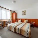 Ferienhaus Grosse Gruppenunterkunft Im Nationalpark Eifel Mit Bar Und Terrasse *