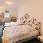 Grosse Gruppenunterkunft Im Nationalpark Eifel Mit Bar Und Terrasse Casa vacanze