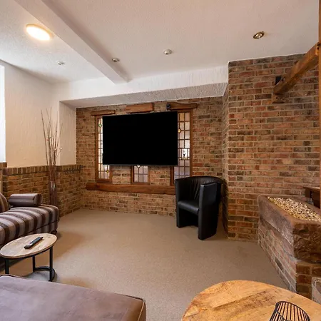 Grosse Gruppenunterkunft Im Nationalpark Eifel Mit Bar Und Terrasse Nyaraló *