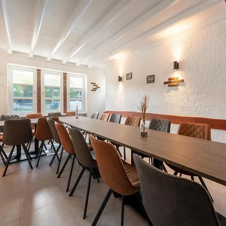 Grosse Gruppenunterkunft Im Nationalpark Eifel Mit Bar Und Terrasse Schleiden