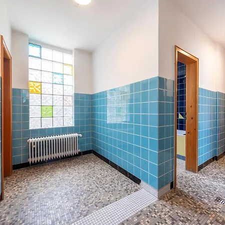 Grosse Gruppenunterkunft Im Nationalpark Eifel Mit Bar Und Terrasse Nyaraló Schleiden