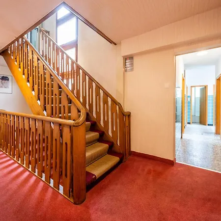 Grosse Gruppenunterkunft Im Nationalpark Eifel Mit Bar Und Terrasse * Schleiden