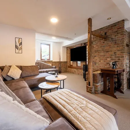 Grosse Gruppenunterkunft Im Nationalpark Eifel Mit Bar Und Terrasse Nyaraló *