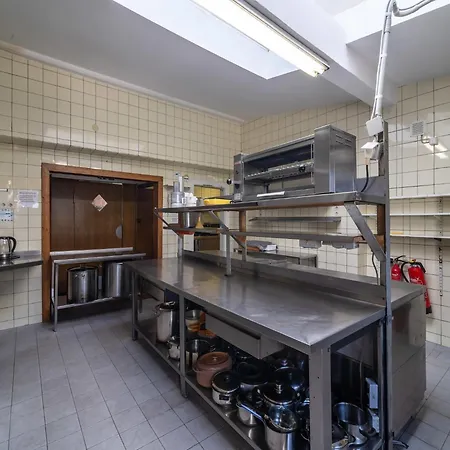 Grosse Gruppenunterkunft Im Nationalpark Eifel Mit Bar Und Terrasse