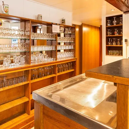 Grosse Gruppenunterkunft Im Nationalpark Eifel Mit Bar Und Terrasse *