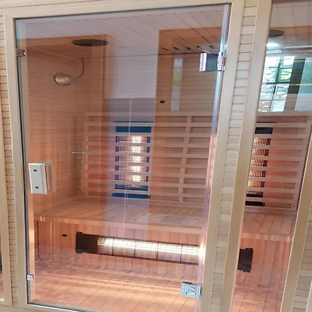 Grosse Gruppenunterkunft Im Nationalpark Eifel Mit Bar Und Terrasse Schleiden