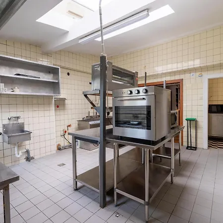 Grosse Gruppenunterkunft Im Nationalpark Eifel Mit Bar Und Terrasse Schleiden