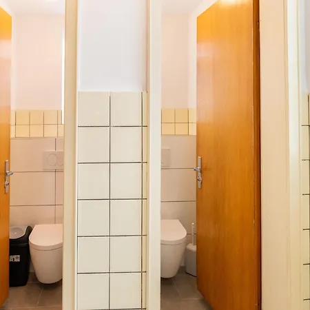 Grosse Gruppenunterkunft Im Nationalpark Eifel Mit Bar Und Terrasse Nyaraló