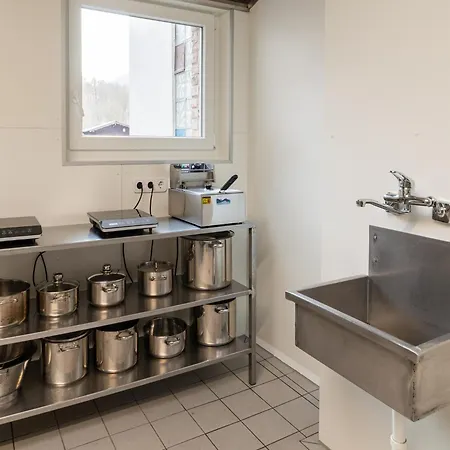 Grosse Gruppenunterkunft Im Nationalpark Eifel Mit Bar Und Terrasse Nyaraló Schleiden