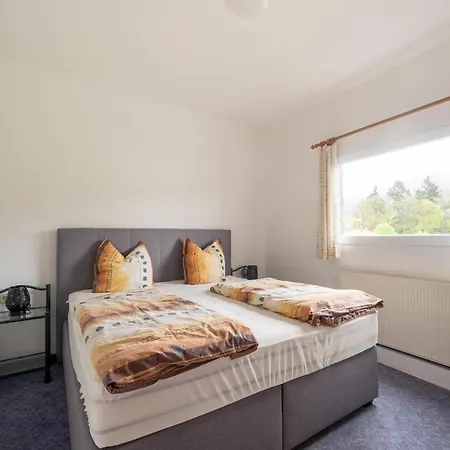 Grosse Gruppenunterkunft Im Nationalpark Eifel Mit Bar Und Terrasse Schleiden