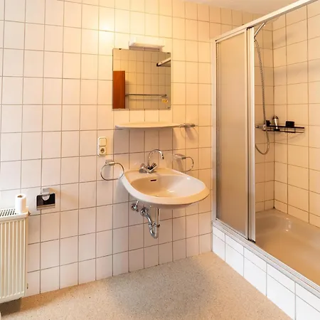 Grosse Gruppenunterkunft Im Nationalpark Eifel Mit Bar Und Terrasse