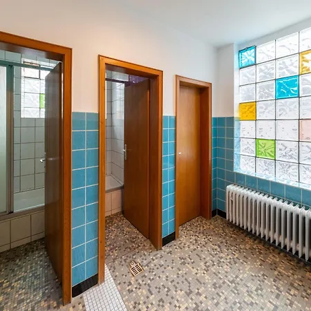 Grosse Gruppenunterkunft Im Nationalpark Eifel Mit Bar Und Terrasse Schleiden