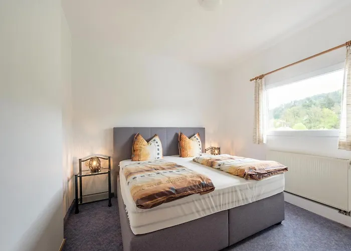 Grosse Gruppenunterkunft Im Nationalpark Eifel Mit Bar Und Terrasse 別荘