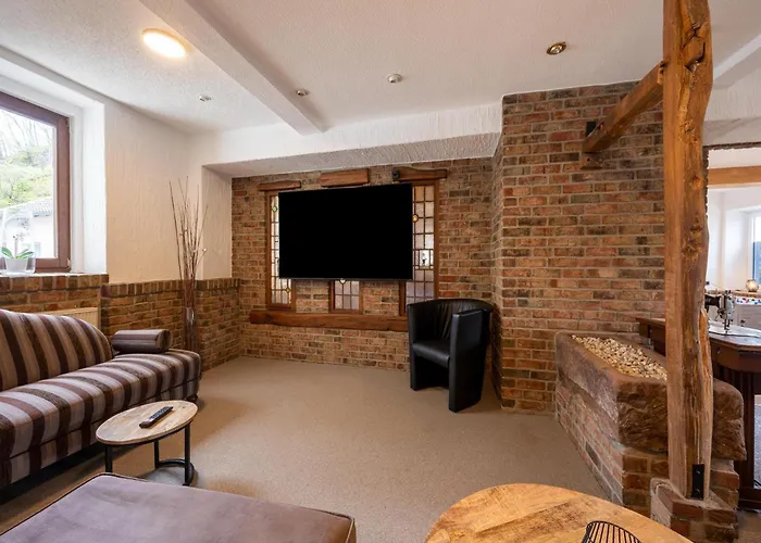 Grosse Gruppenunterkunft Im Nationalpark Eifel Mit Bar Und Terrasse Vakantiehuis *