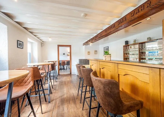 Grosse Gruppenunterkunft Im Nationalpark Eifel Mit Bar Und Terrasse * シュライデン