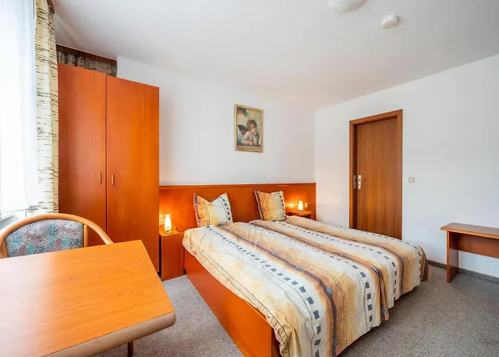 Grosse Gruppenunterkunft Im Nationalpark Eifel Mit Bar Und Terrasse 別荘 *