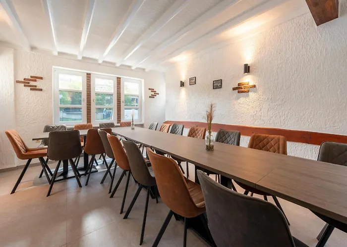 Grosse Gruppenunterkunft Im Nationalpark Eifel Mit Bar Und Terrasse シュライデン
