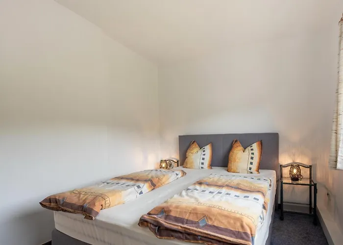 Grosse Gruppenunterkunft Im Nationalpark Eifel Mit Bar Und Terrasse 別荘 シュライデン