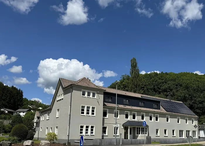 Grosse Gruppenunterkunft Im Nationalpark Eifel Mit Bar Und Terrasse
