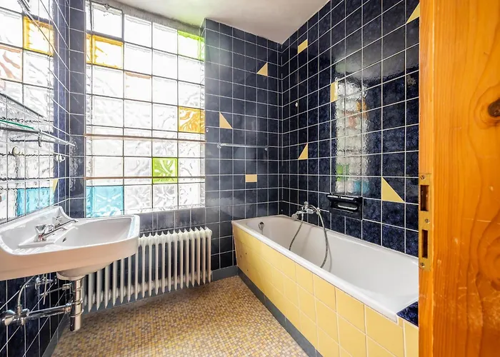 Grosse Gruppenunterkunft Im Nationalpark Eifel Mit Bar Und Terrasse 別荘 シュライデン