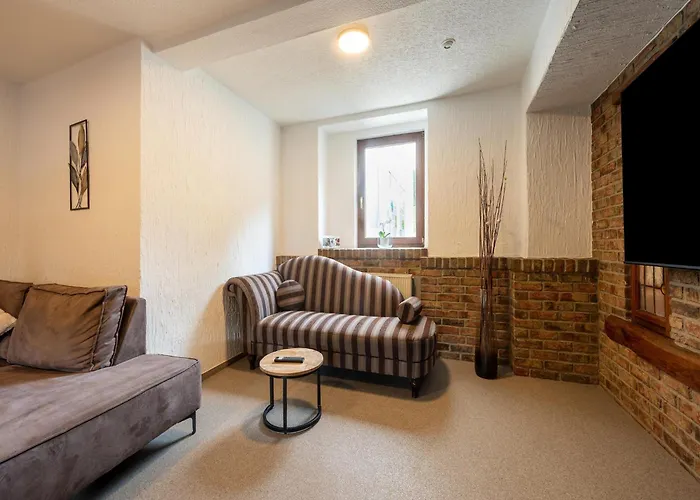 Grosse Gruppenunterkunft Im Nationalpark Eifel Mit Bar Und Terrasse 別荘 シュライデン