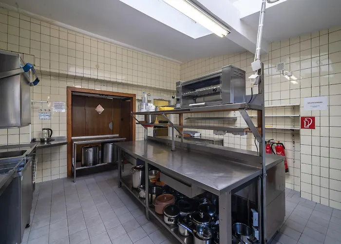 Grosse Gruppenunterkunft Im Nationalpark Eifel Mit Bar Und Terrasse