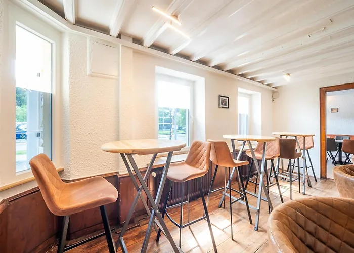 度假居 Grosse Gruppenunterkunft Im Nationalpark Eifel Mit Bar Und Terrasse 施莱登