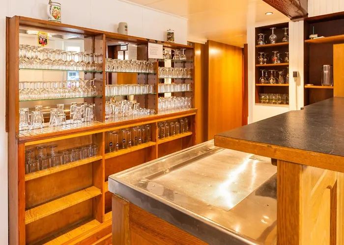 Grosse Gruppenunterkunft Im Nationalpark Eifel Mit Bar Und Terrasse *