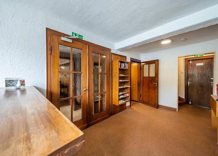 Grosse Gruppenunterkunft Im Nationalpark Eifel Mit Bar Und Terrasse Vakantiehuis *