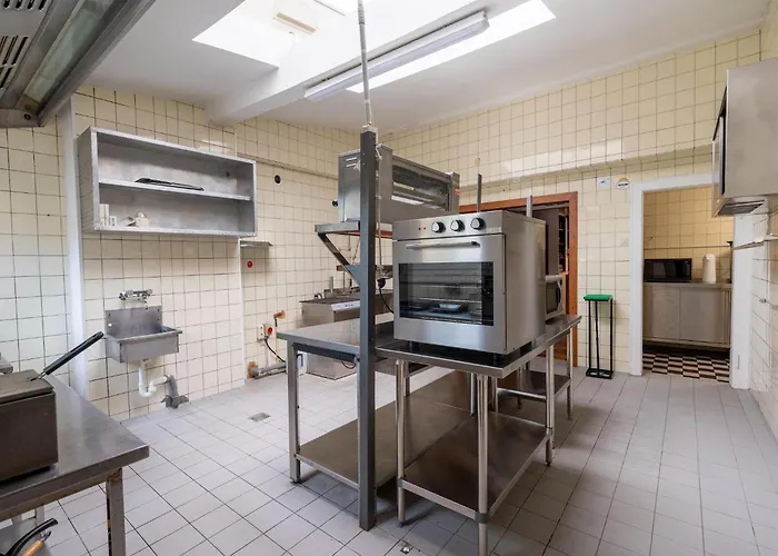 Grosse Gruppenunterkunft Im Nationalpark Eifel Mit Bar Und Terrasse シュライデン