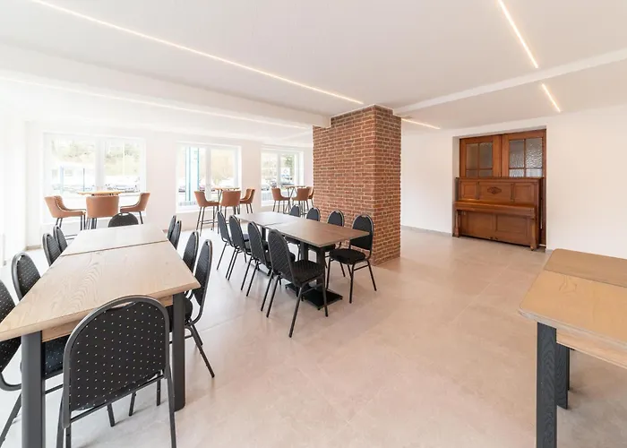 Grosse Gruppenunterkunft Im Nationalpark Eifel Mit Bar Und Terrasse