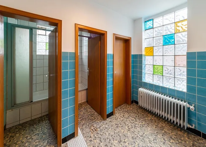 Grosse Gruppenunterkunft Im Nationalpark Eifel Mit Bar Und Terrasse Schleiden